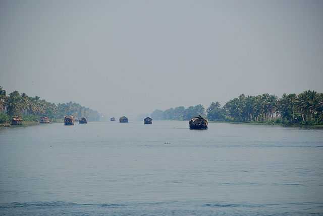 Vembanad lake, beautiful lakes in India