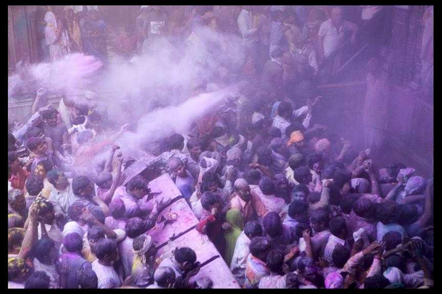 Vrindavan Holi, holi in vrindavan