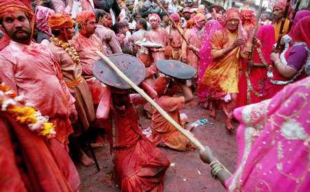 Barsana, Uttar Pradesh Lathmar Holi in Barsana, Uttar Pradesh: Barsana Dham, holi in vrindavan