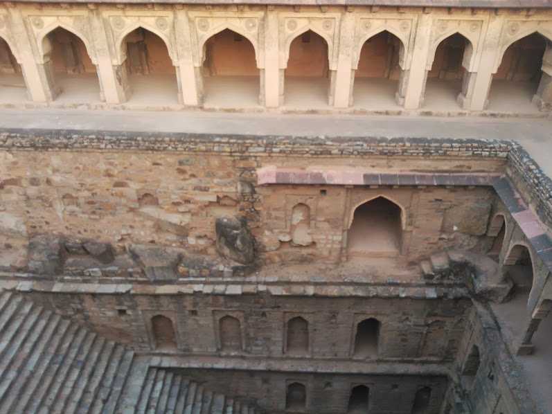 Rajon-ki-baoli, Mehrauli Archaeological Park, New Delhi: Architecture of Rajon ki Baoli