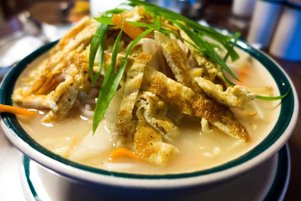 Egg Thukpa - Noodles Served in a soup