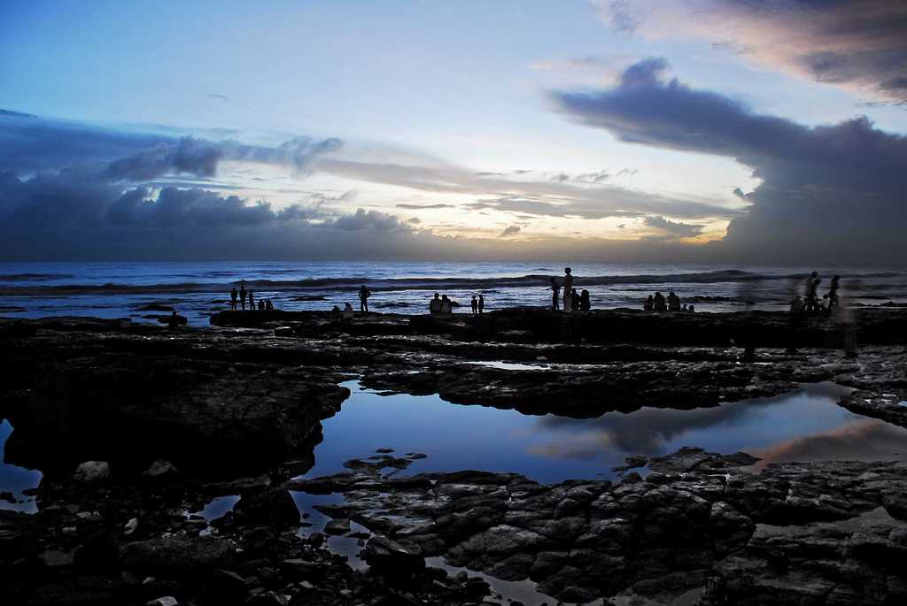 Bandra Bandstand, places to visit in Mumbai during monsoon, Monsoon in mumbai