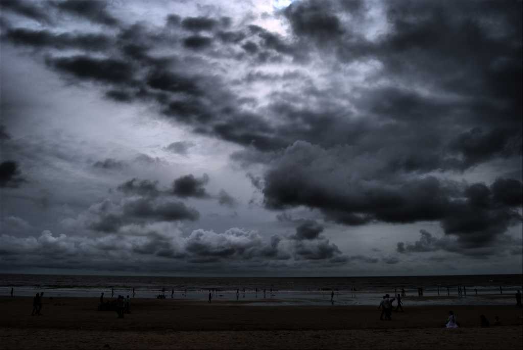 Juhu Beach, places to visit in Mumbai during monsoon, Monsoon in mumbai