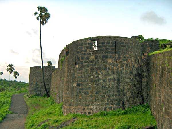 Madh Fort, places to visit in Mumbai during monsoon, Monsoon in mumbai