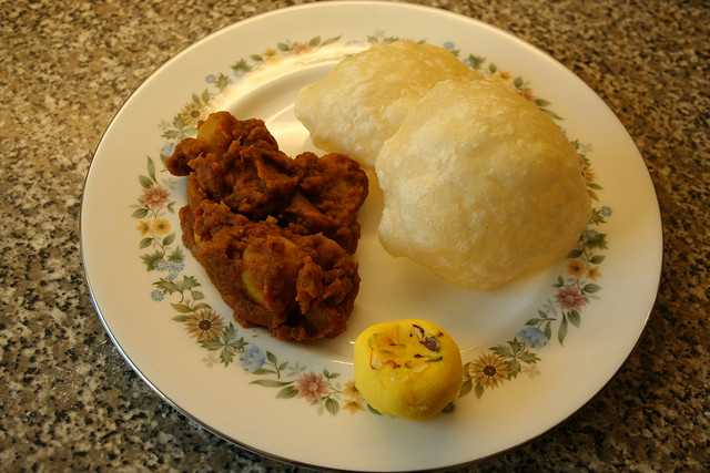 Luchi and Alu Dom: Street food in Kolkata