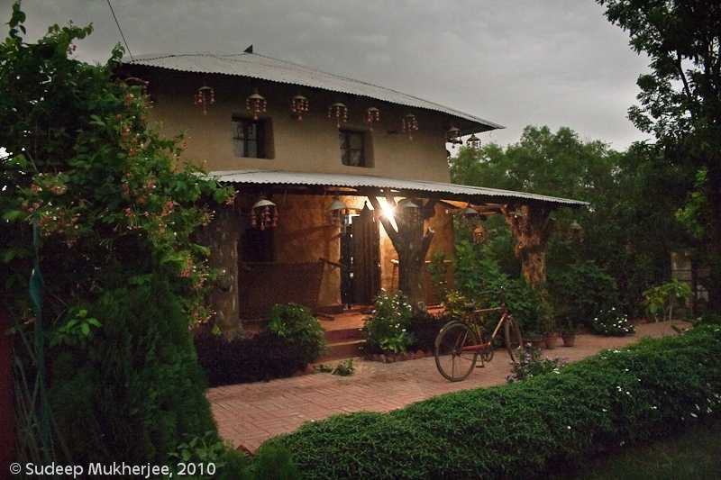 Mud Houses, Shantiniketan (Source)