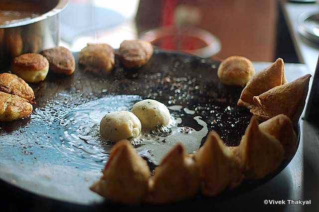 Samosas, Street food of Kolkata