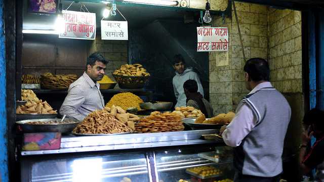 Telebhaja, Street food in Kolkata