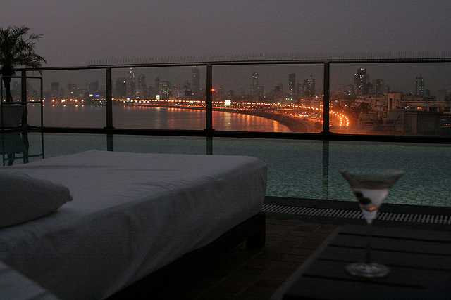 Marine Drive, Queen's necklace in the nightlife in Mumbai