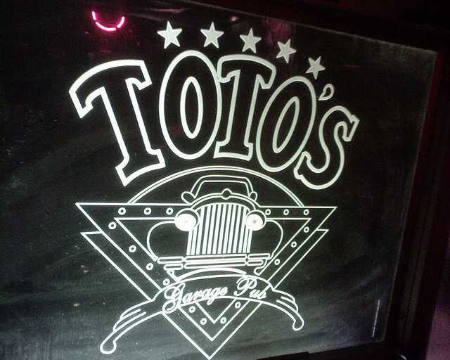Toto's Garage, Nightlife in Mumbai