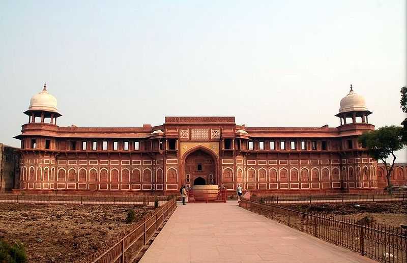 agra fort, Forts in India