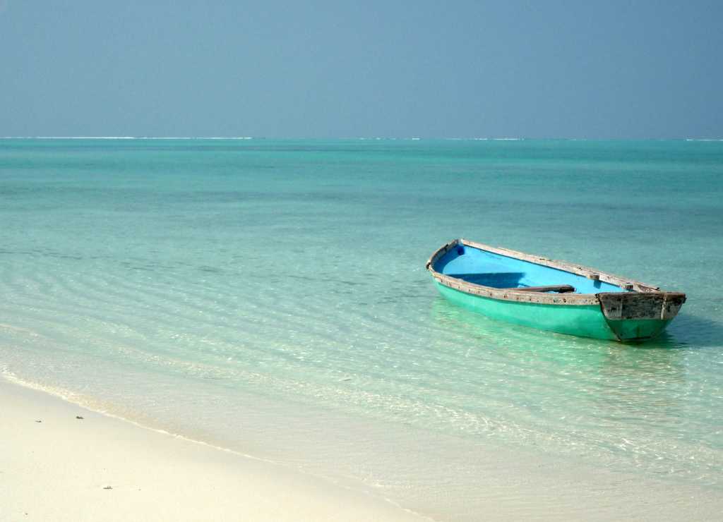 Lakshadweep waters boat ride, trip to lakshadweep islands