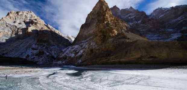 Ladakh in Winter: 11 Reasons why it is for travellers and not for tourists #TWC