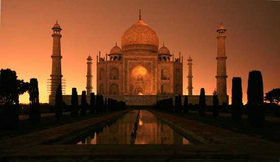 Taj-Mahal-at-Night