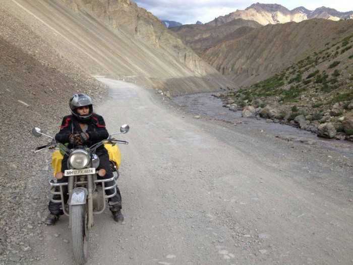 Samiksha with her bike on the way to Ladakh