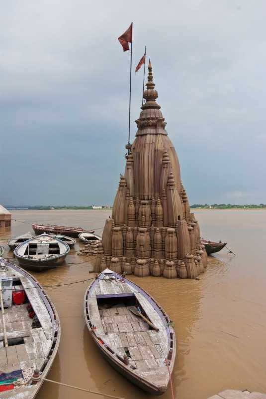 Submerge Shiva Temple in Varanasi - Unusual Temples in India