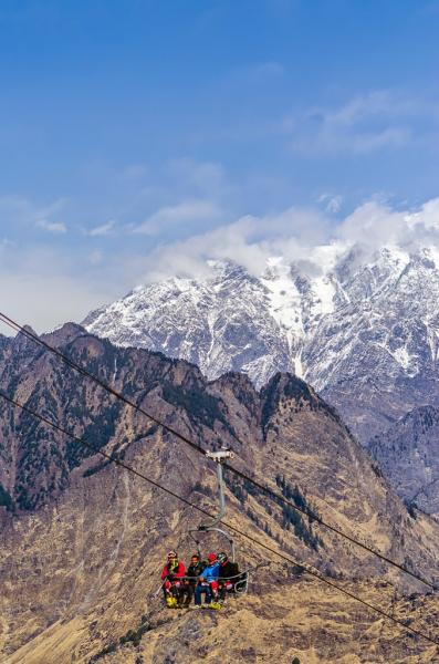 Auli ropeway - Skiers use it get on top of the slope