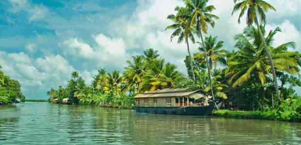 Tale of the Aimless Drifter: Houseboats of India