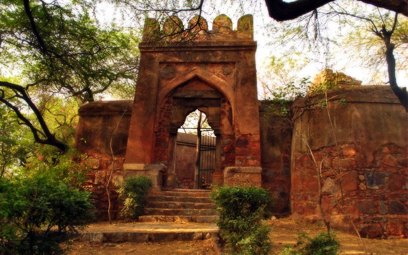 15 Haunted Places in Delhi That You Must NOT Visit Alone!