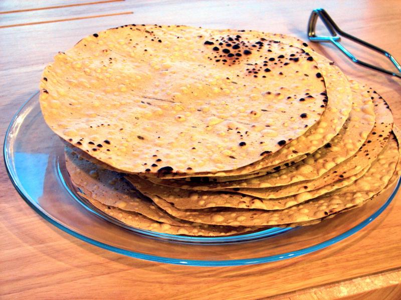 masala papad, street food of Mumbai