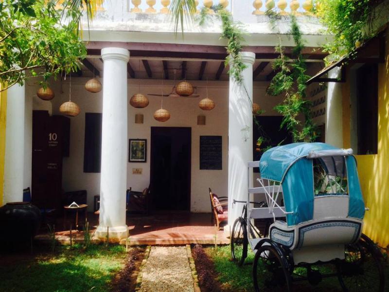 Cafe Des Arts, Travel cafe