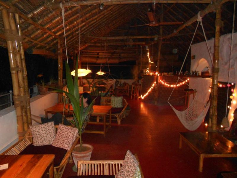 Dreaming Tree, Travel cafe