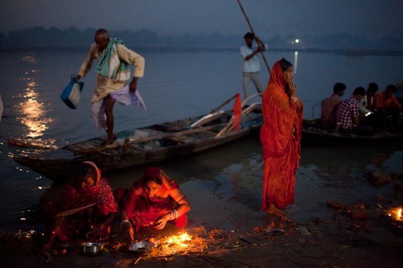 Praying by the Rive_ Sonepur Mela