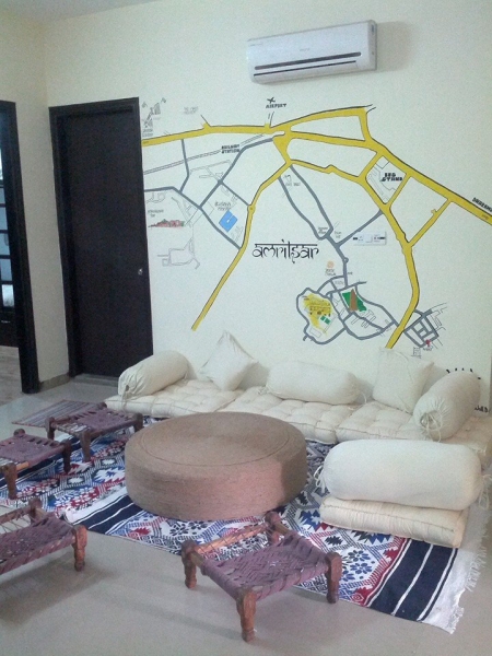 Common room of Jugaadus' Eco hostel, a backpackers hostel in India