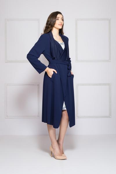 Trench Coat : Fashion Essentials To Pack While Travelling