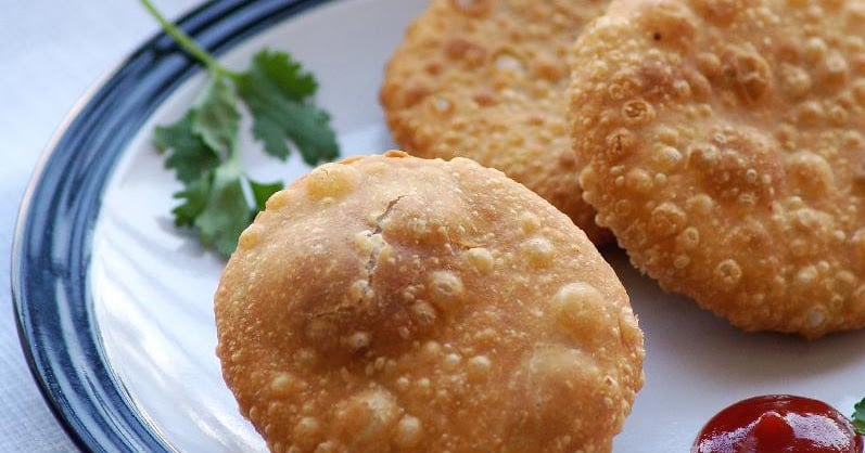 Pyaaz Kachori at Rawat Mishthan Bhandar_Holidify, Street Food In Jaipur