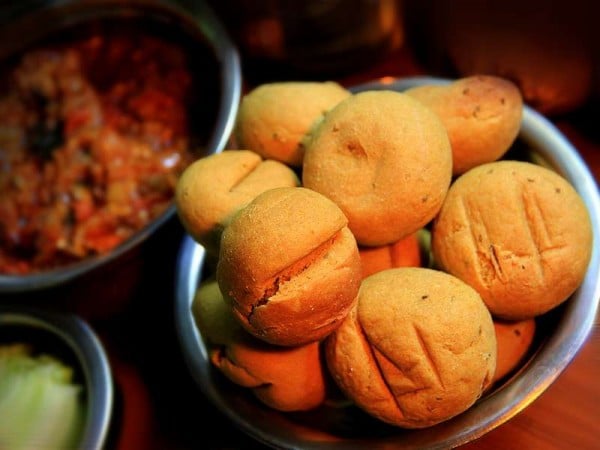 Dal Bafla, Indore famous food