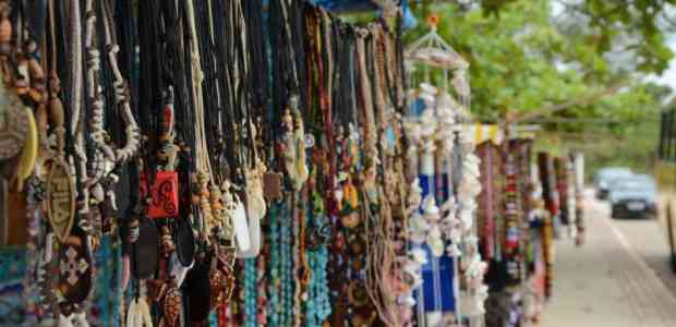 12 Best Places For Street Shopping in India