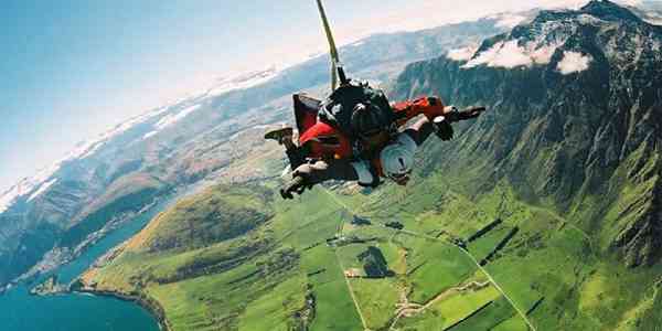 12 Best Places In The World To Go Skydiving