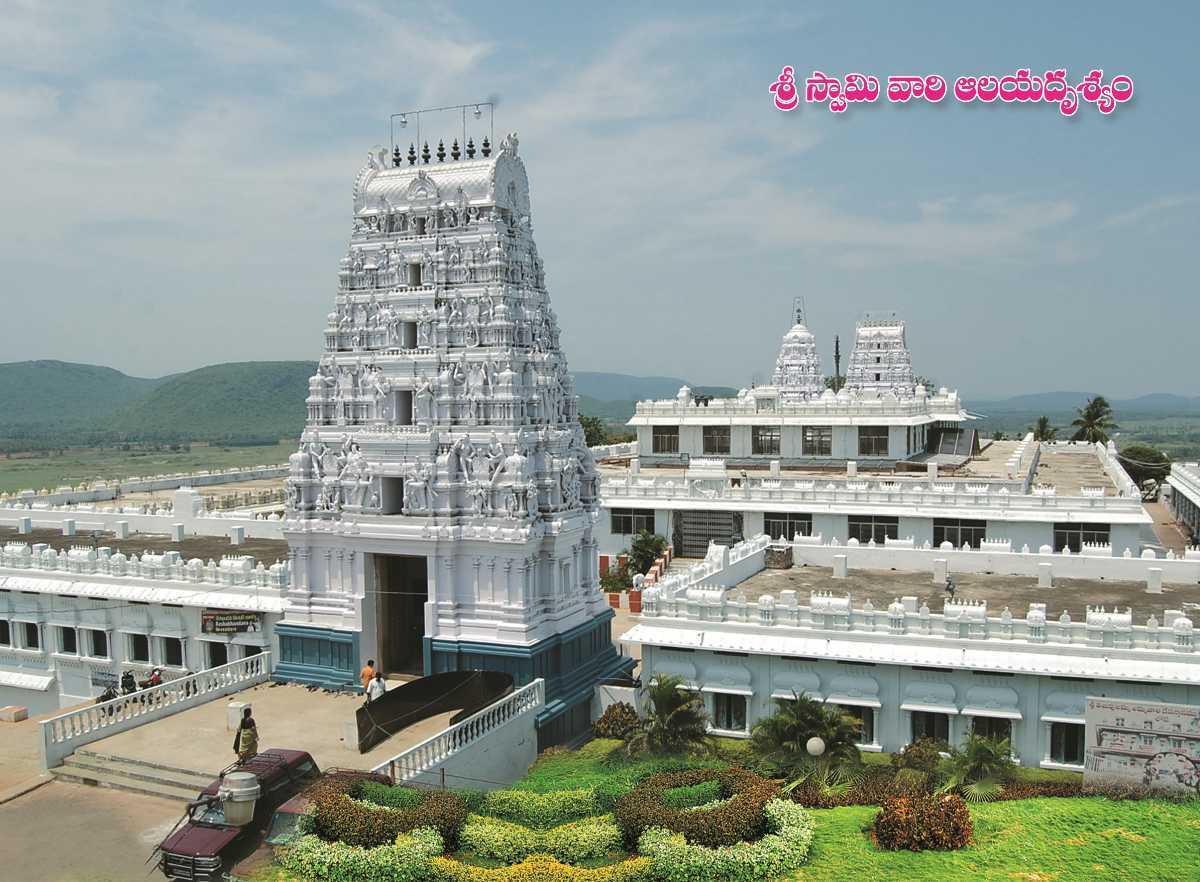 Satyanarayana Swami in the sanctum  Picture of Sri Veera Venkata  Sathyanarayana Swamy Vari Devasthanam Annavaram  Tripadvisor