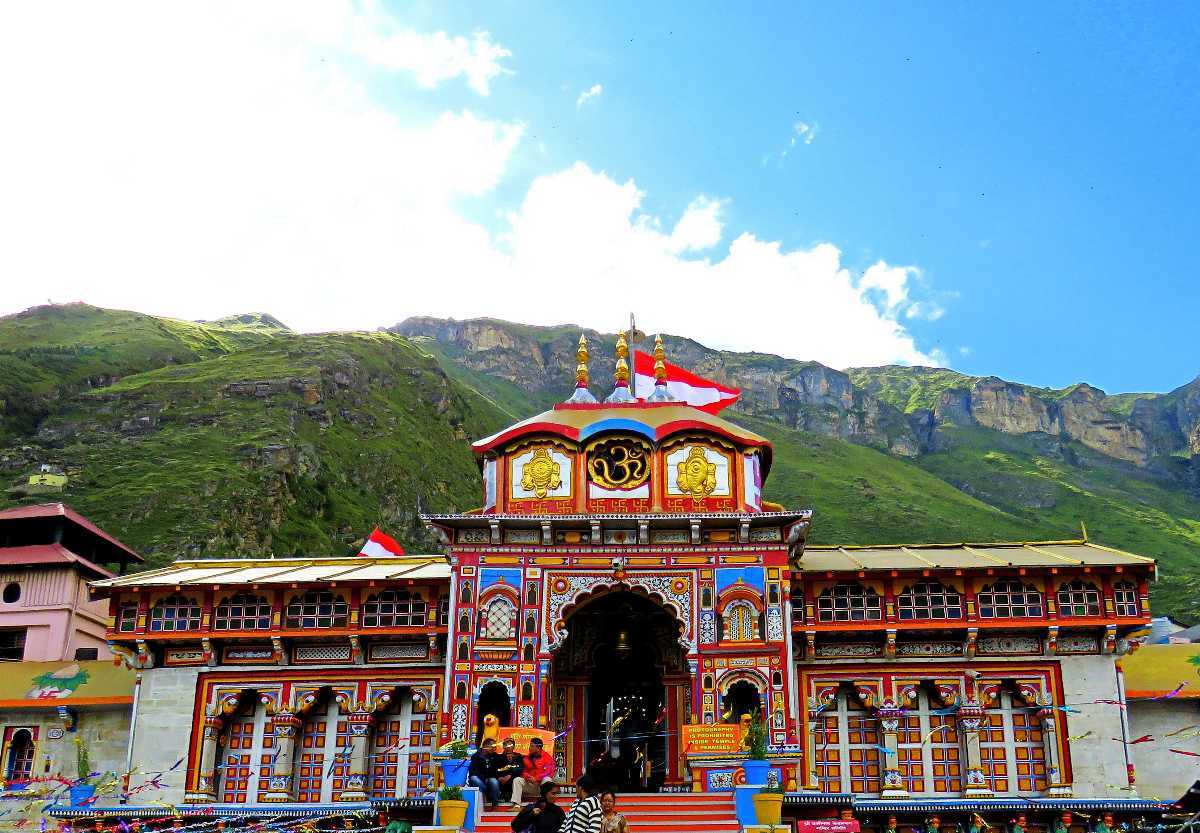 Badrinath Temple . Sacred places, , Temple HD wallpaper | Pxfuel