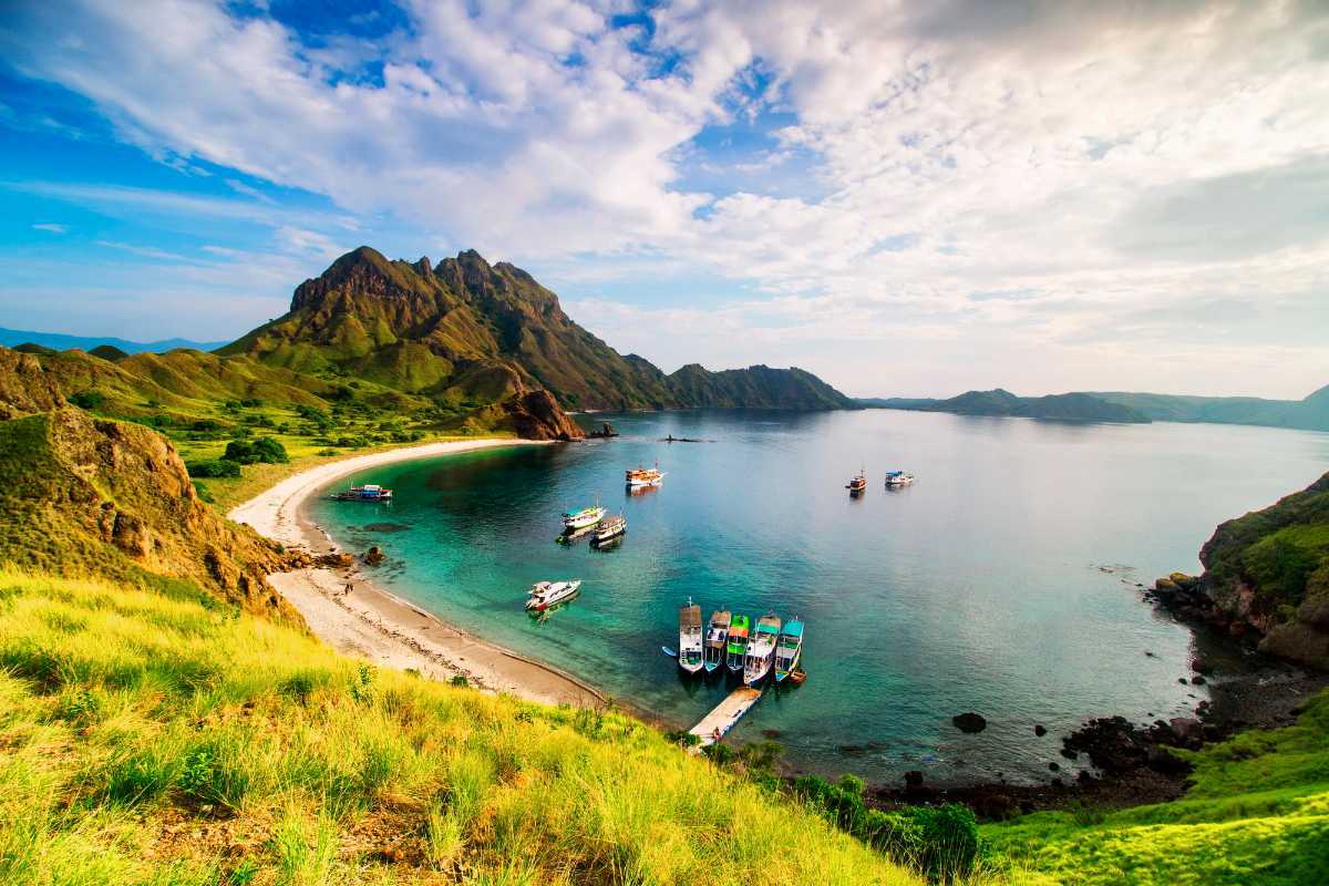 pulau padar indonesia travel