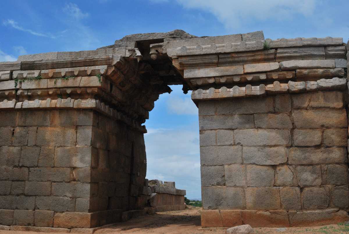 Bheema's Gate, History of Hampi