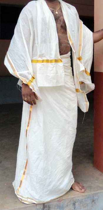 What is the traditional dress of men in Kerala? - Quora