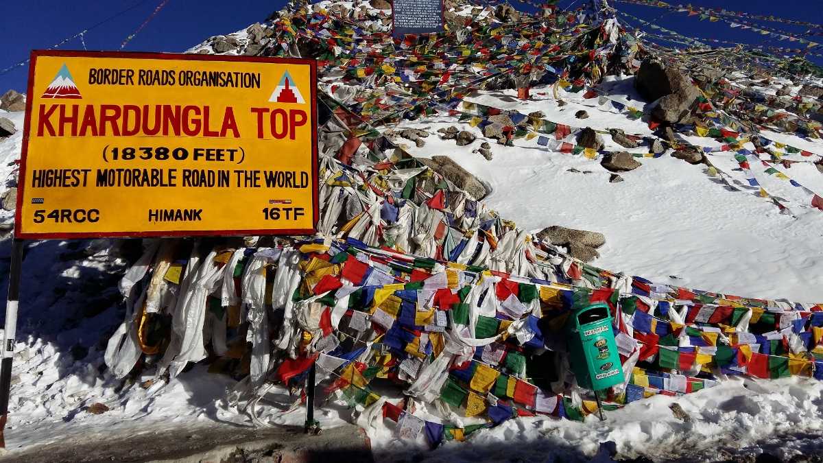 Khardung La, Highest motorable roads in India