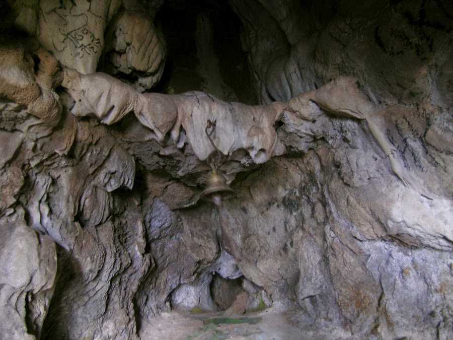 caves in india, patal bhuabneshwar caves