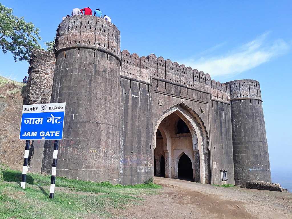 places to visit near indore within 1000 km