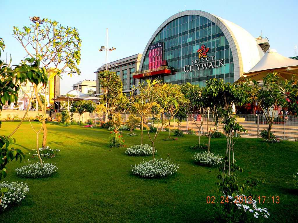 The garden outside Select City Walk Mall in Delhi