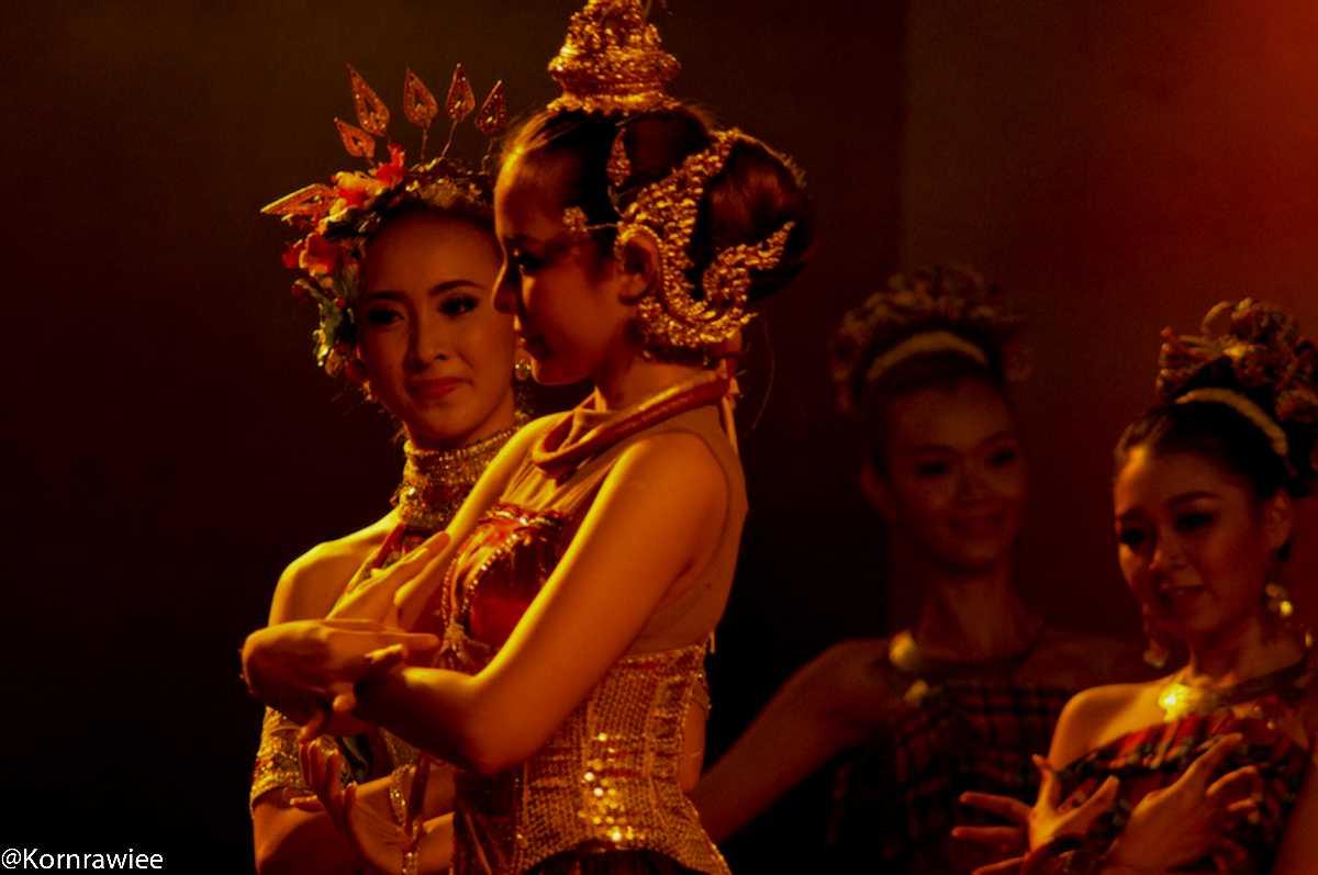 Cultura del sudeste fiestas bailes cocina mitos y religion