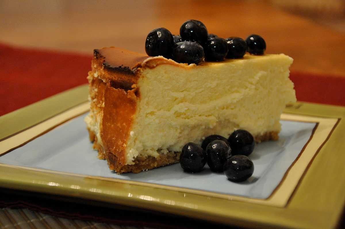 Cheesecake with blueberries