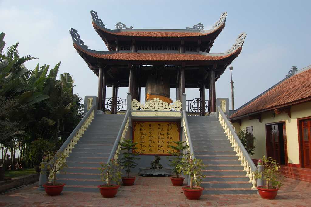 Inside Phu Tay Ho Temple, Hanoi