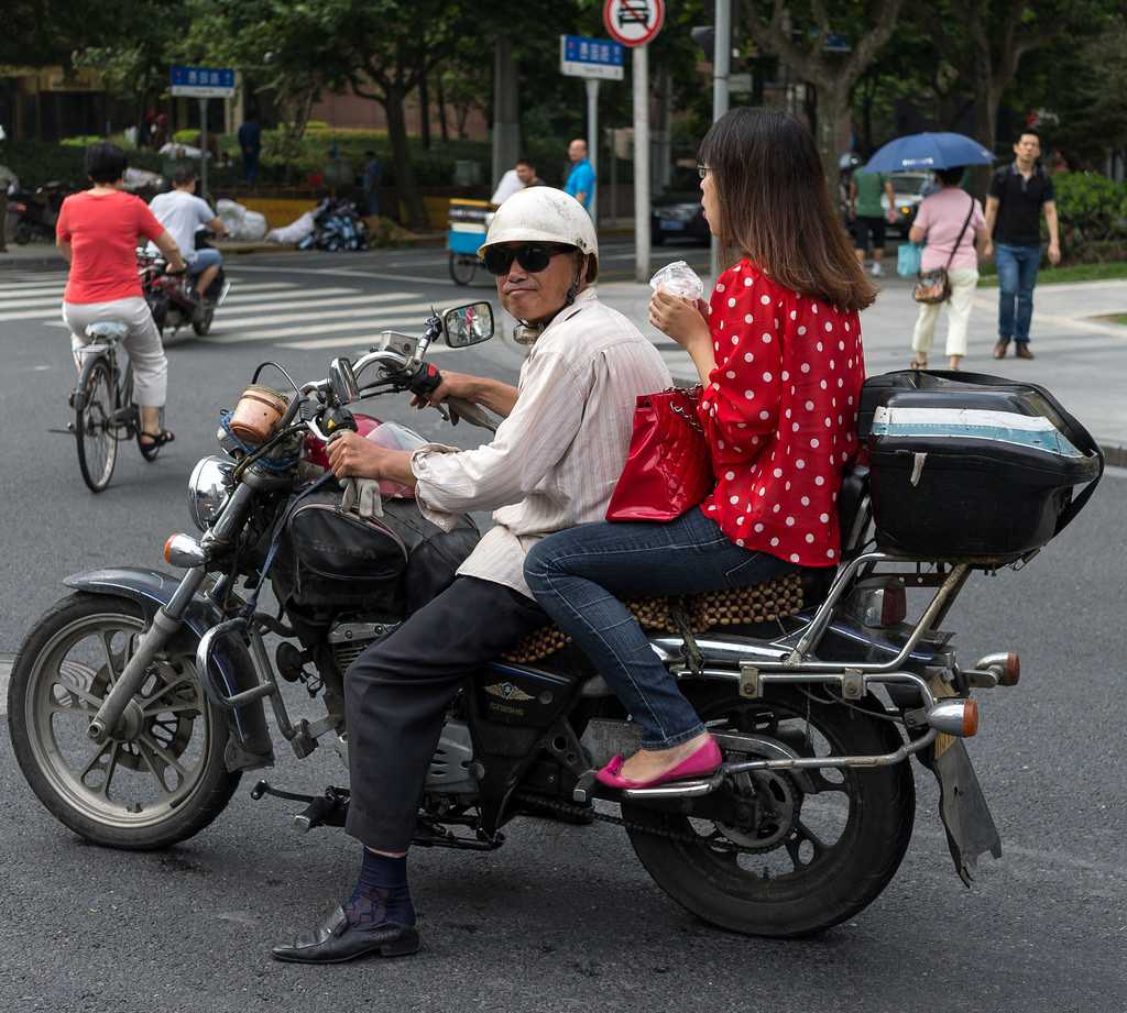 xe om, local transport in vietnam