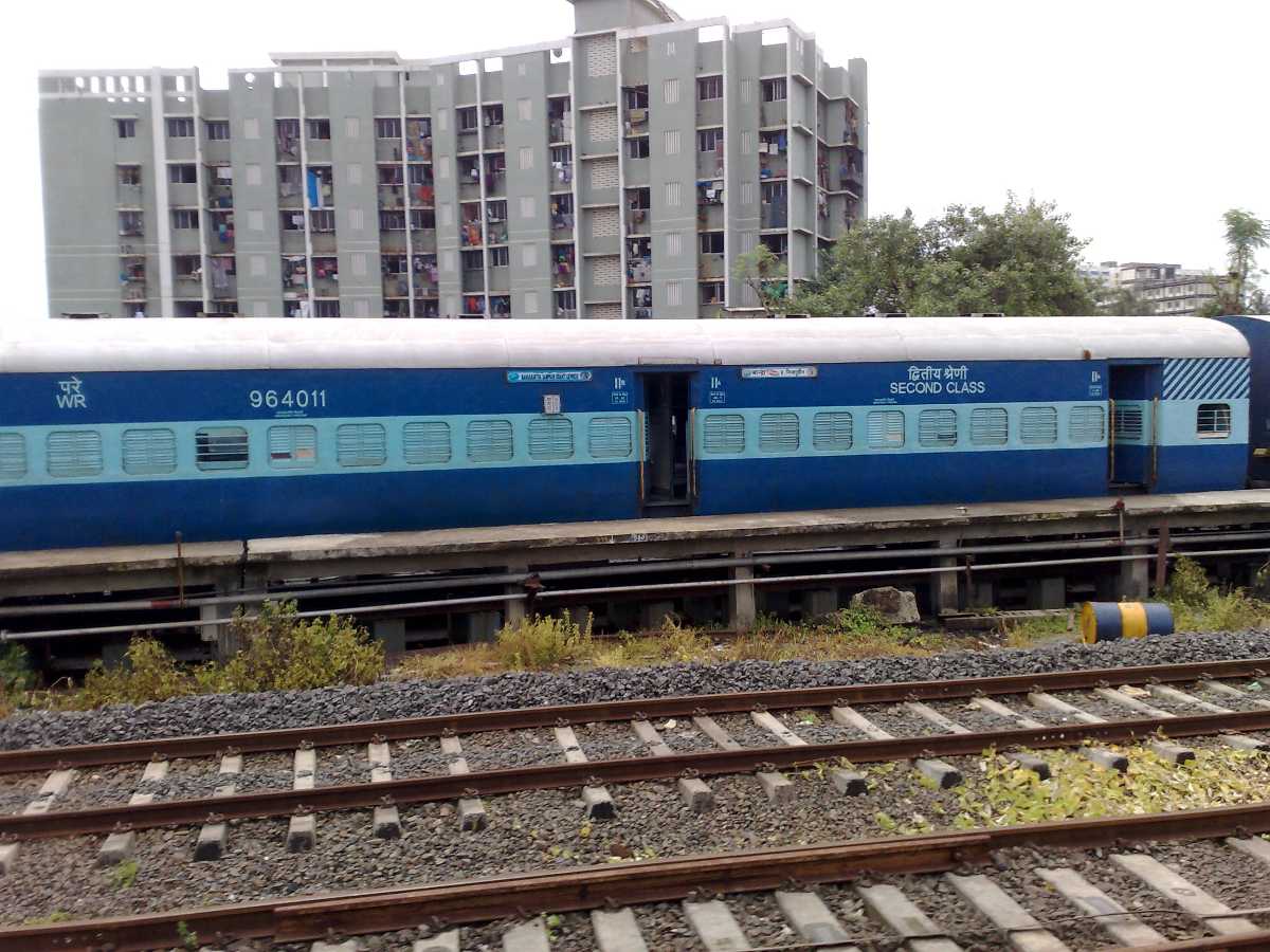 Maharashtra sampark kranti, ten superfast trains india