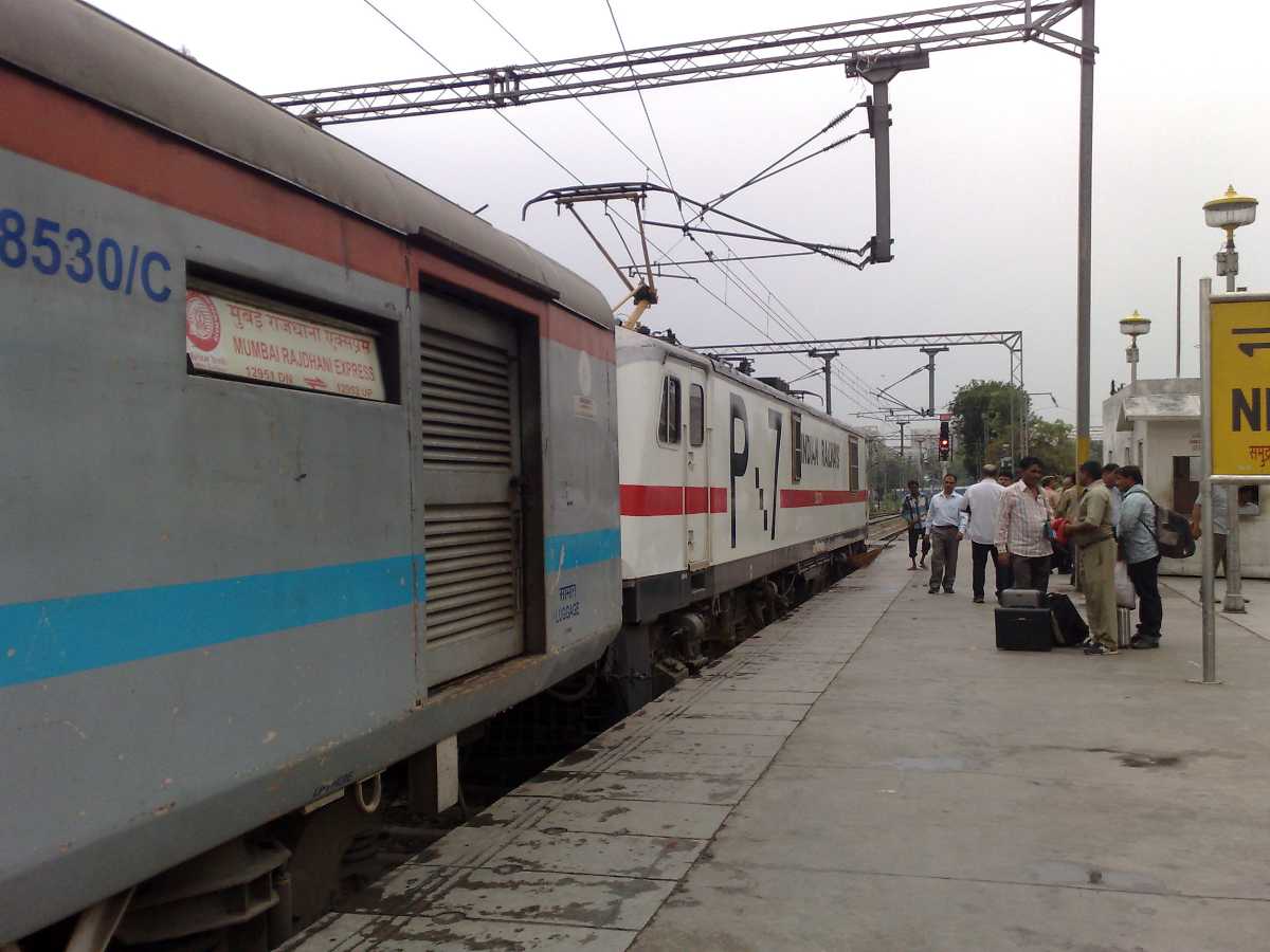 howrah rajdhani. ten superfast trains in india