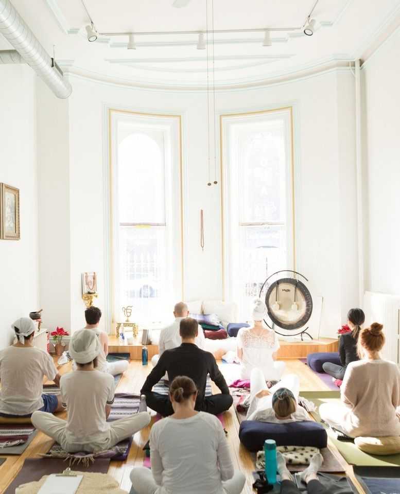 Top 10 Yoga Classes For Women in Chicago