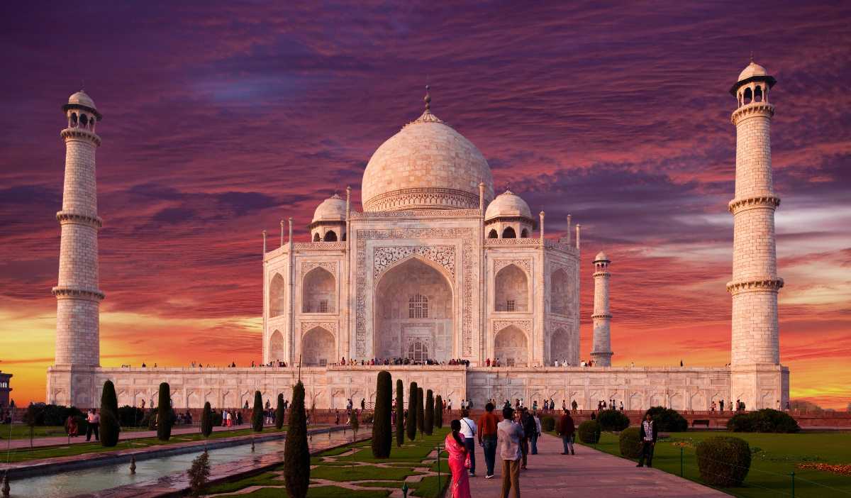 The Ultimate Guide to Choosing the Right Taj Mahal Tour Operator